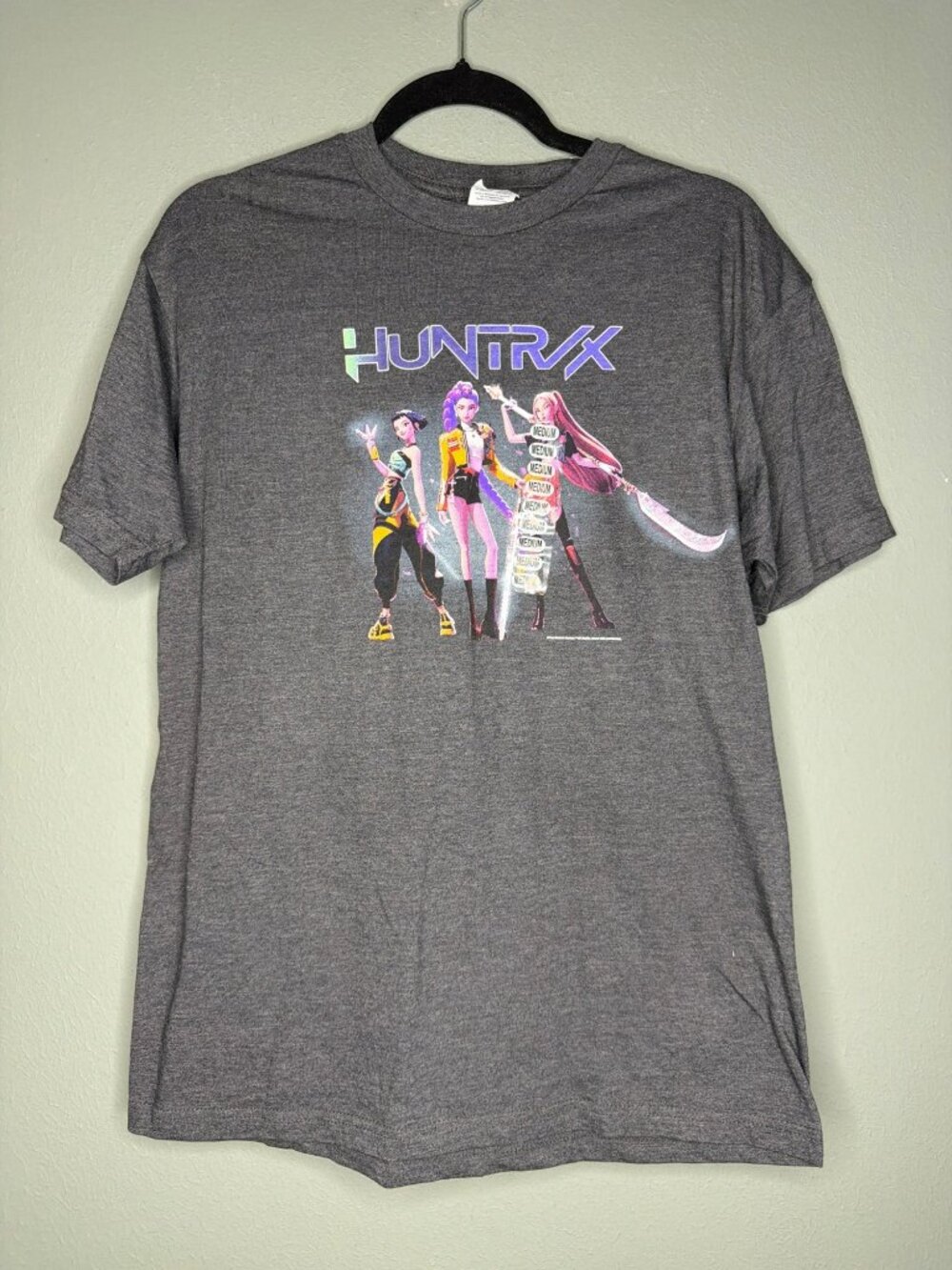 Huntrix Demon Hunters Gray Graphic T-Shirt Medium NWT
